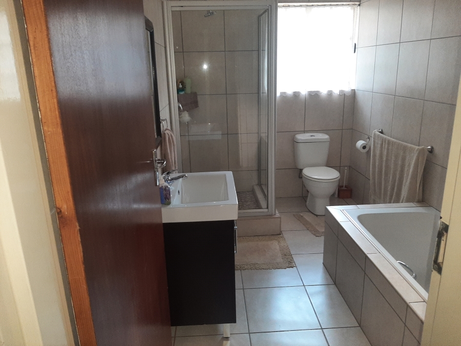 3 Bedroom Property for Sale in Safari Gardens North West